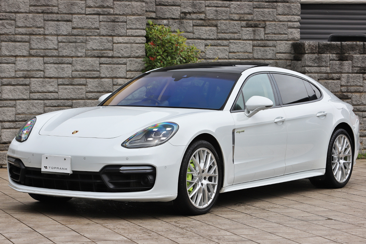 2018 Porsche PANAMERA null