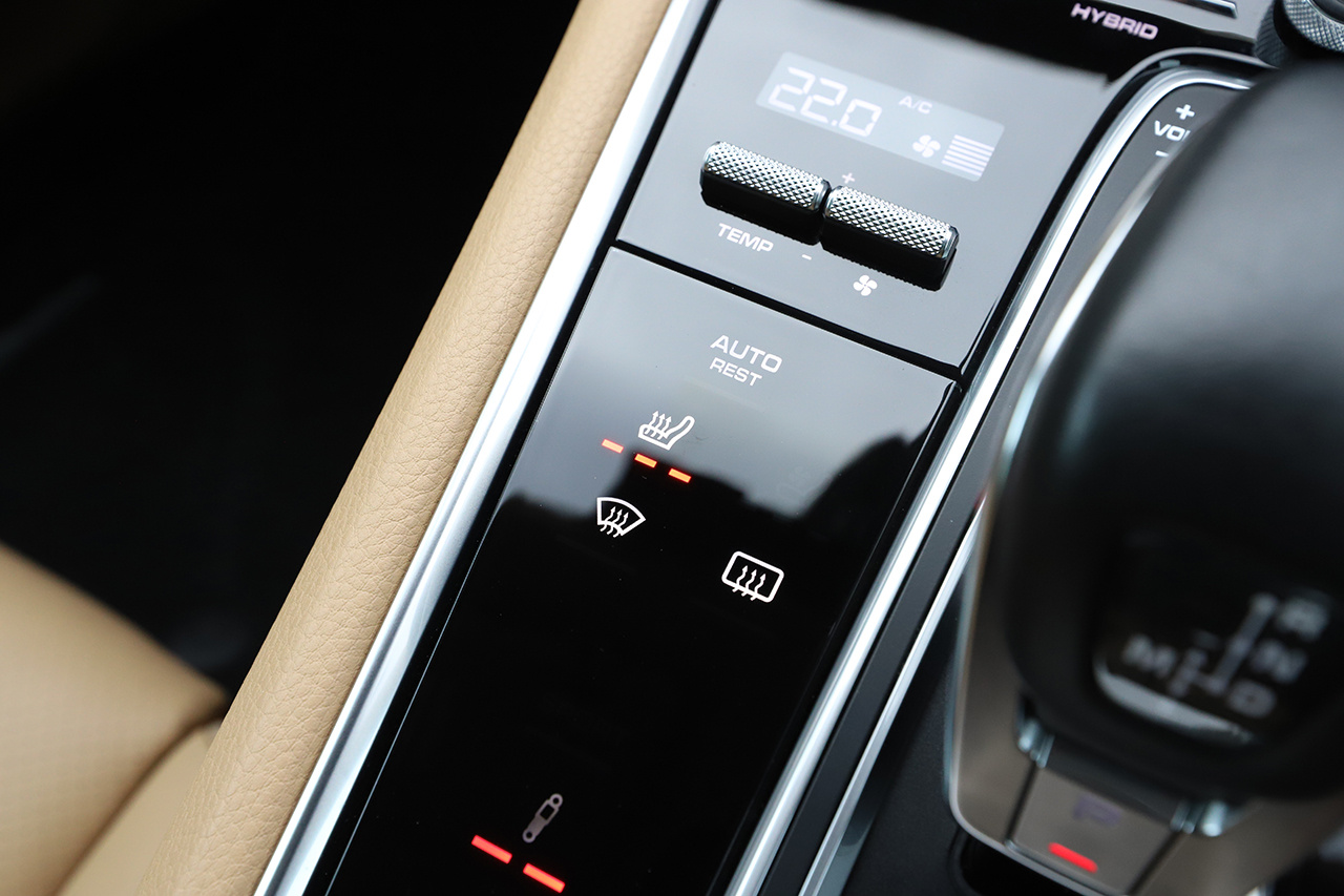 2018 Porsche PANAMERA null
