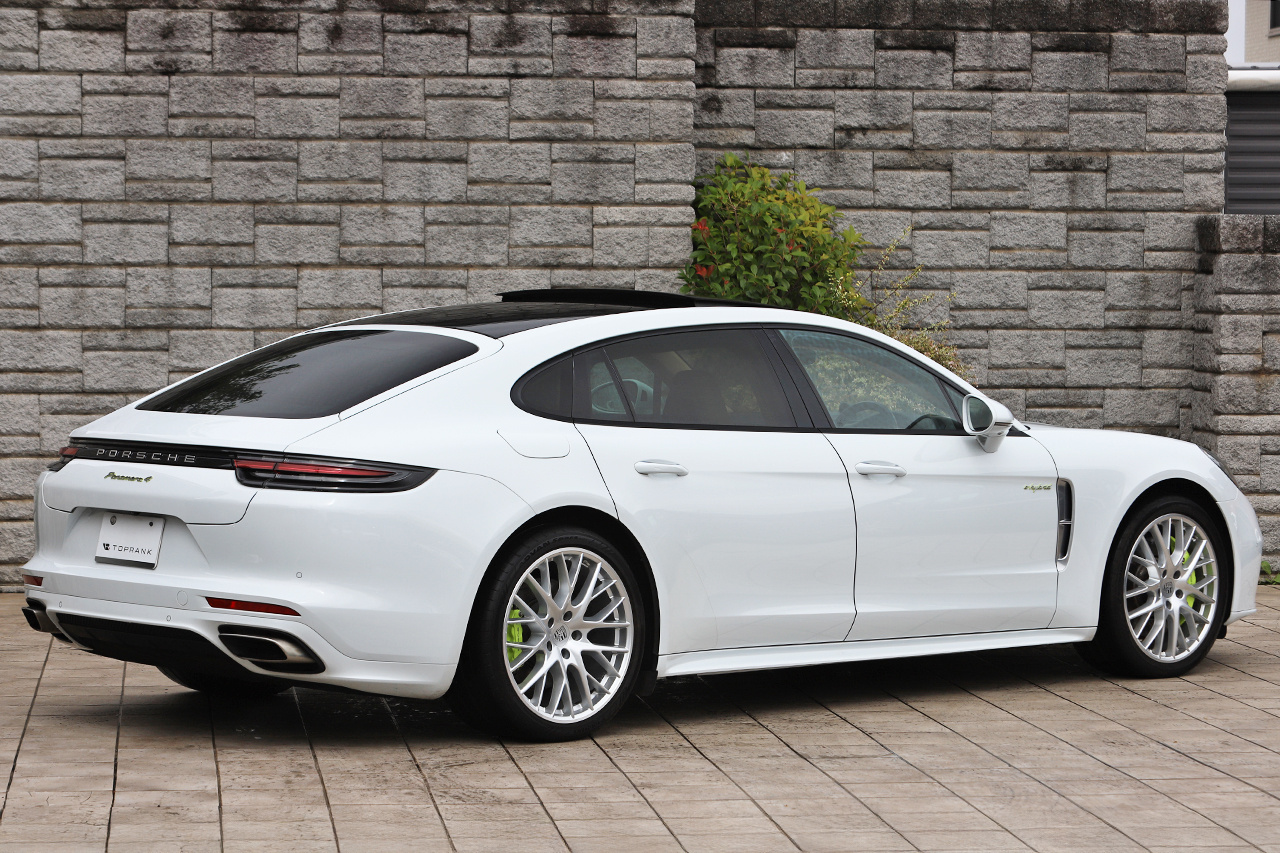 2018 Porsche PANAMERA null