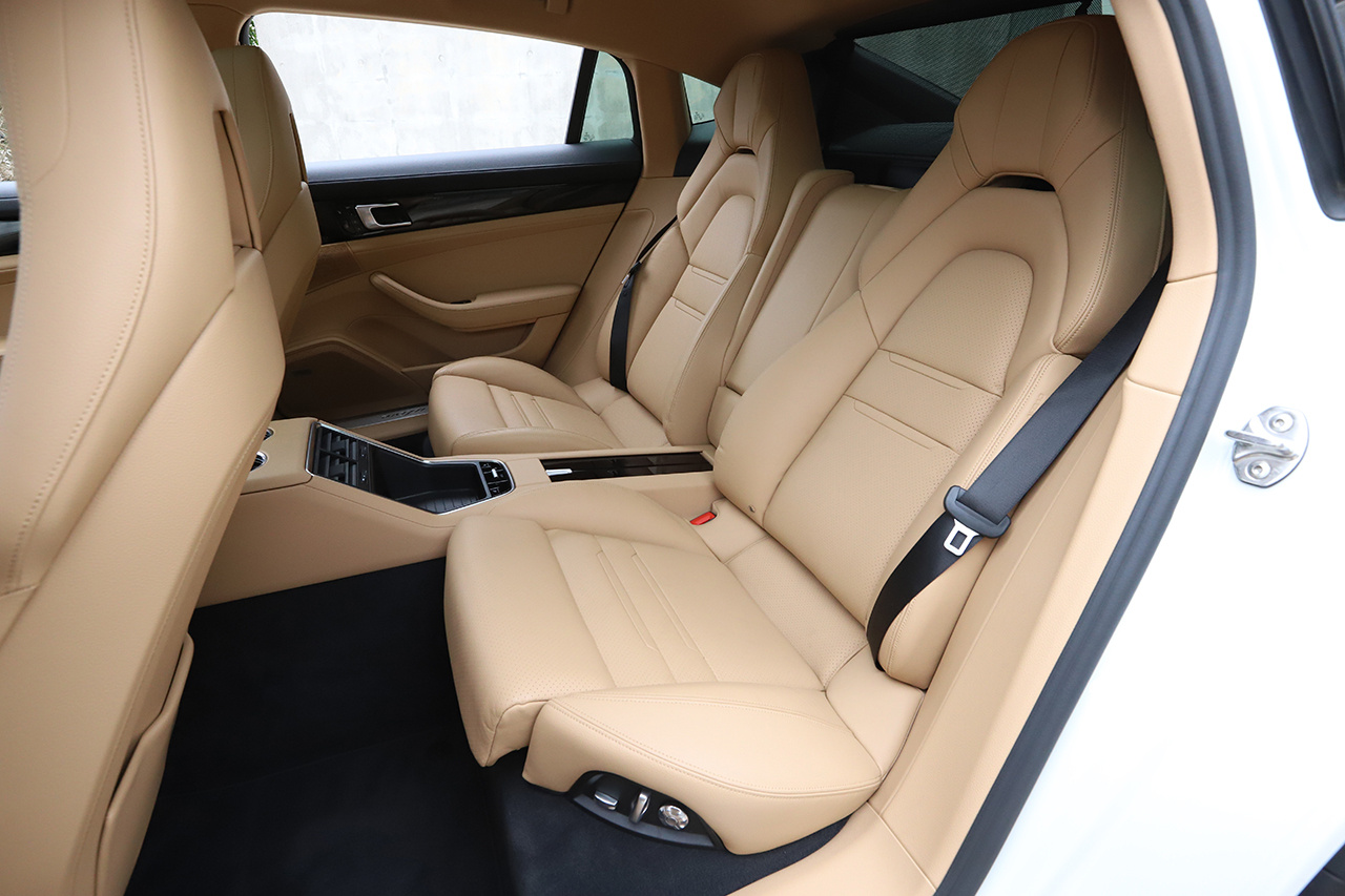 2018 Porsche PANAMERA null