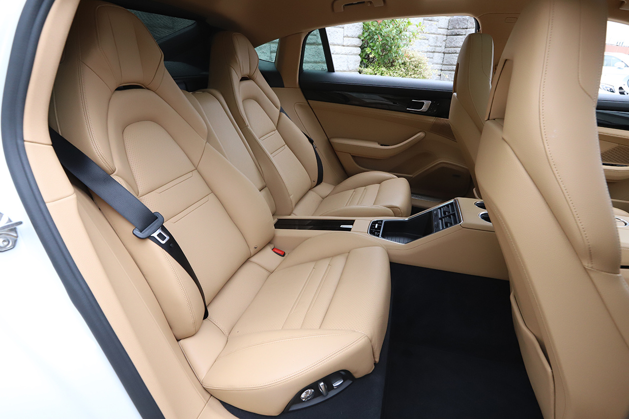 2018 Porsche PANAMERA null