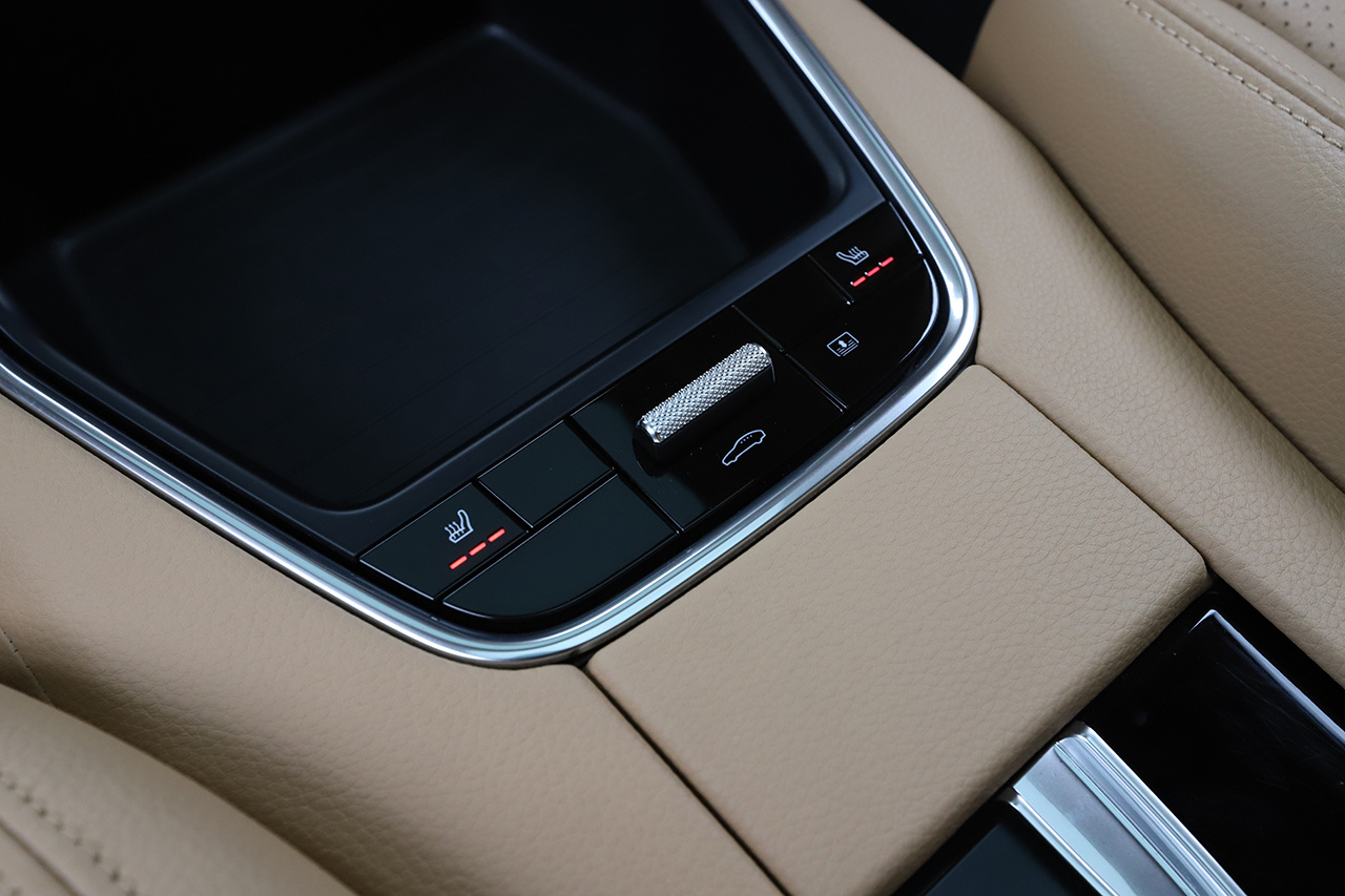 2018 Porsche PANAMERA null