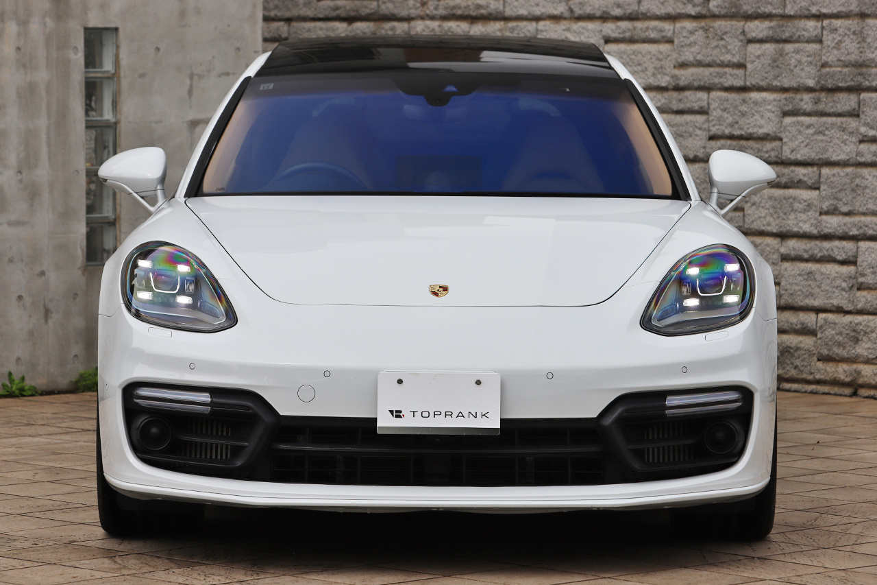 2018 Porsche PANAMERA null