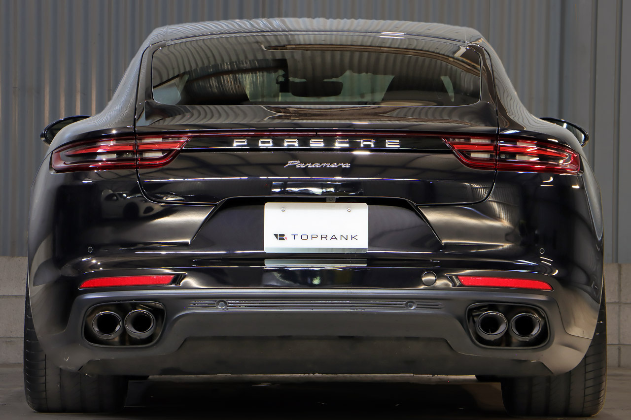 2018 Porsche PANAMERA null