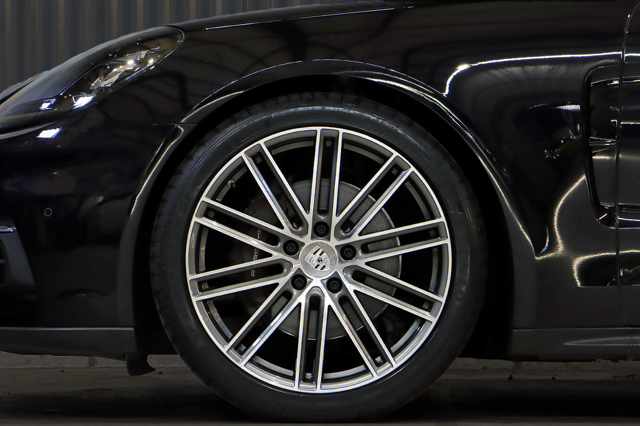 2018 Porsche PANAMERA null