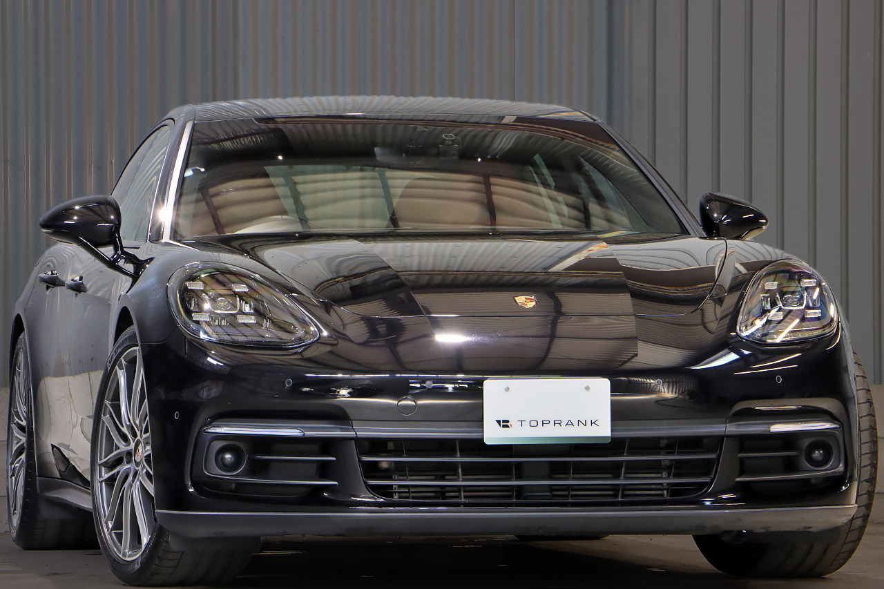 2018 Porsche PANAMERA null