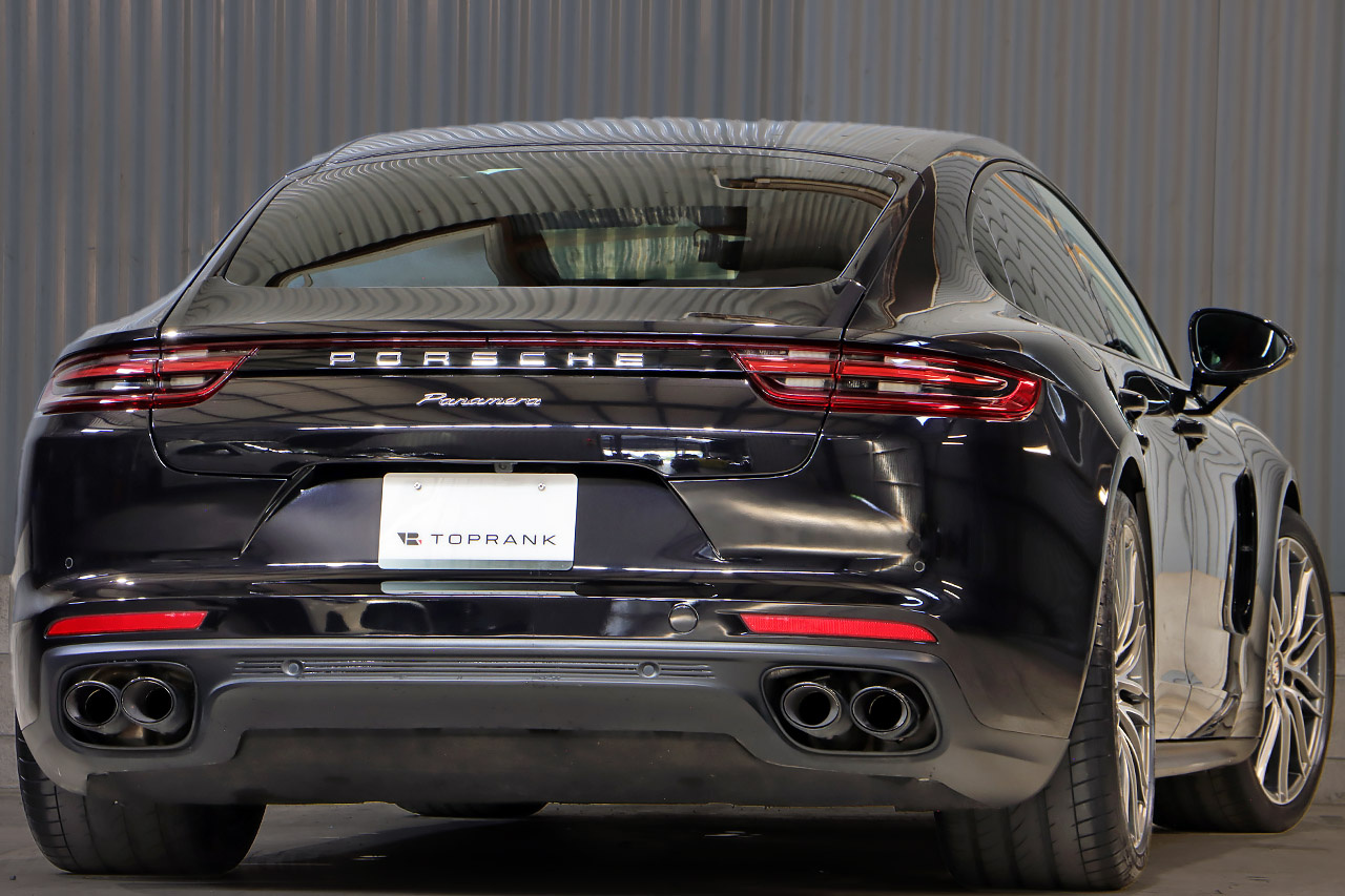 2018 Porsche PANAMERA null
