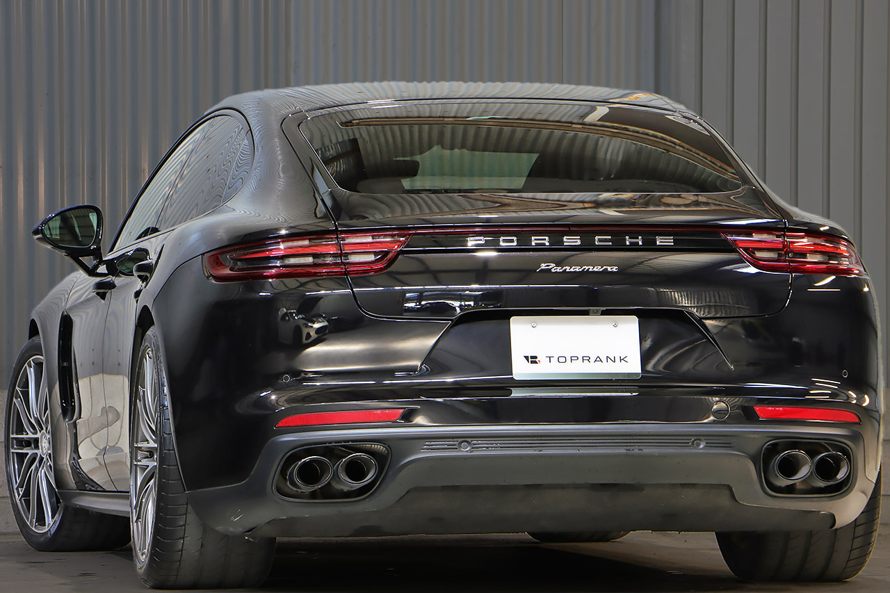 2018 Porsche PANAMERA null