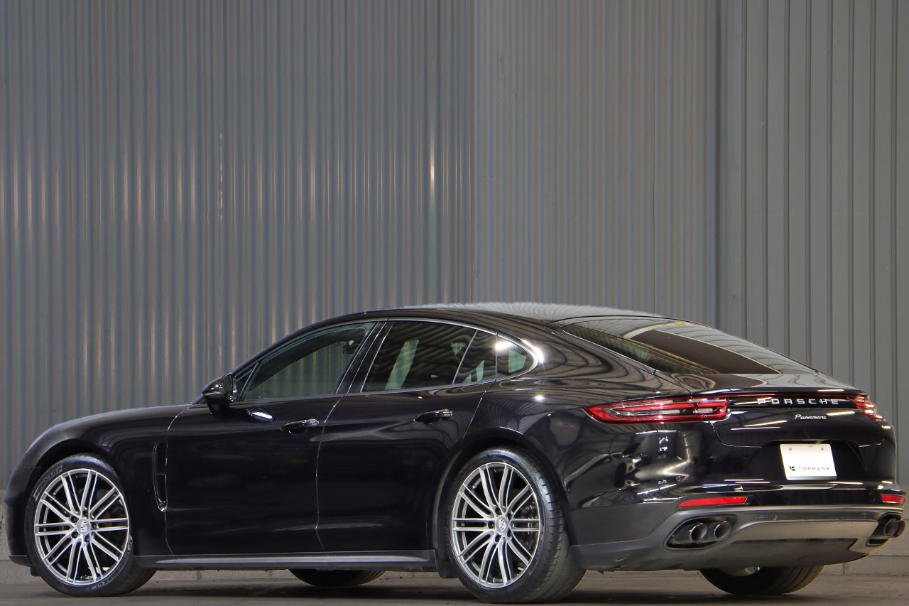 2018 Porsche PANAMERA null