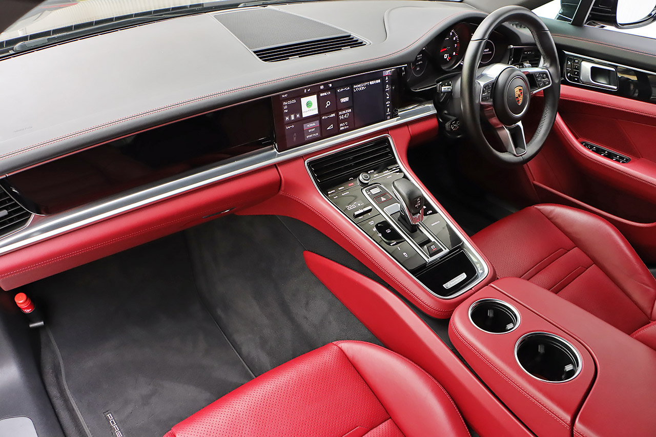 2018 Porsche PANAMERA null