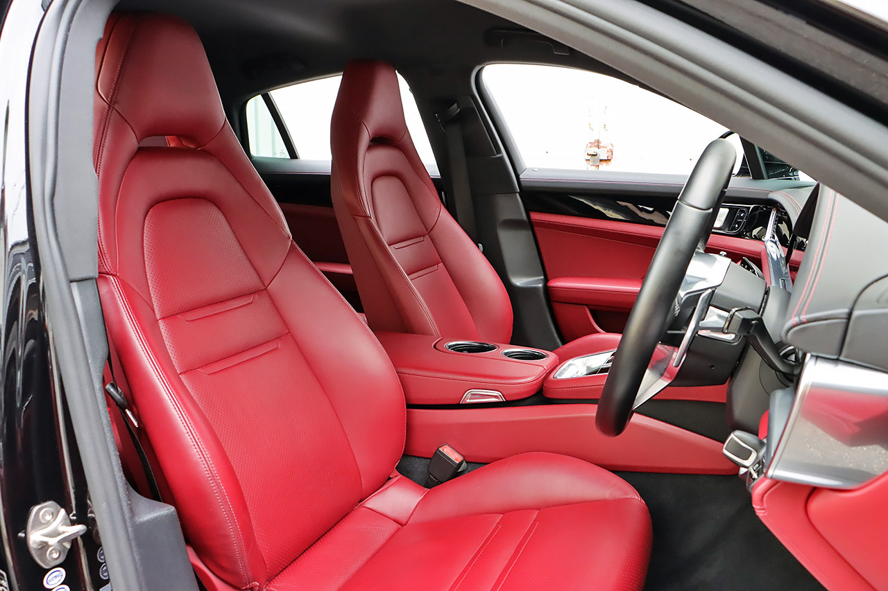 2018 Porsche PANAMERA null