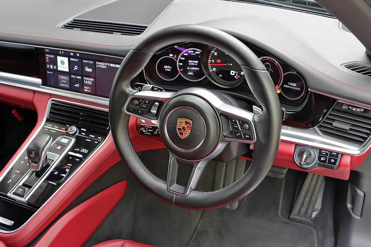 2018 Porsche PANAMERA null