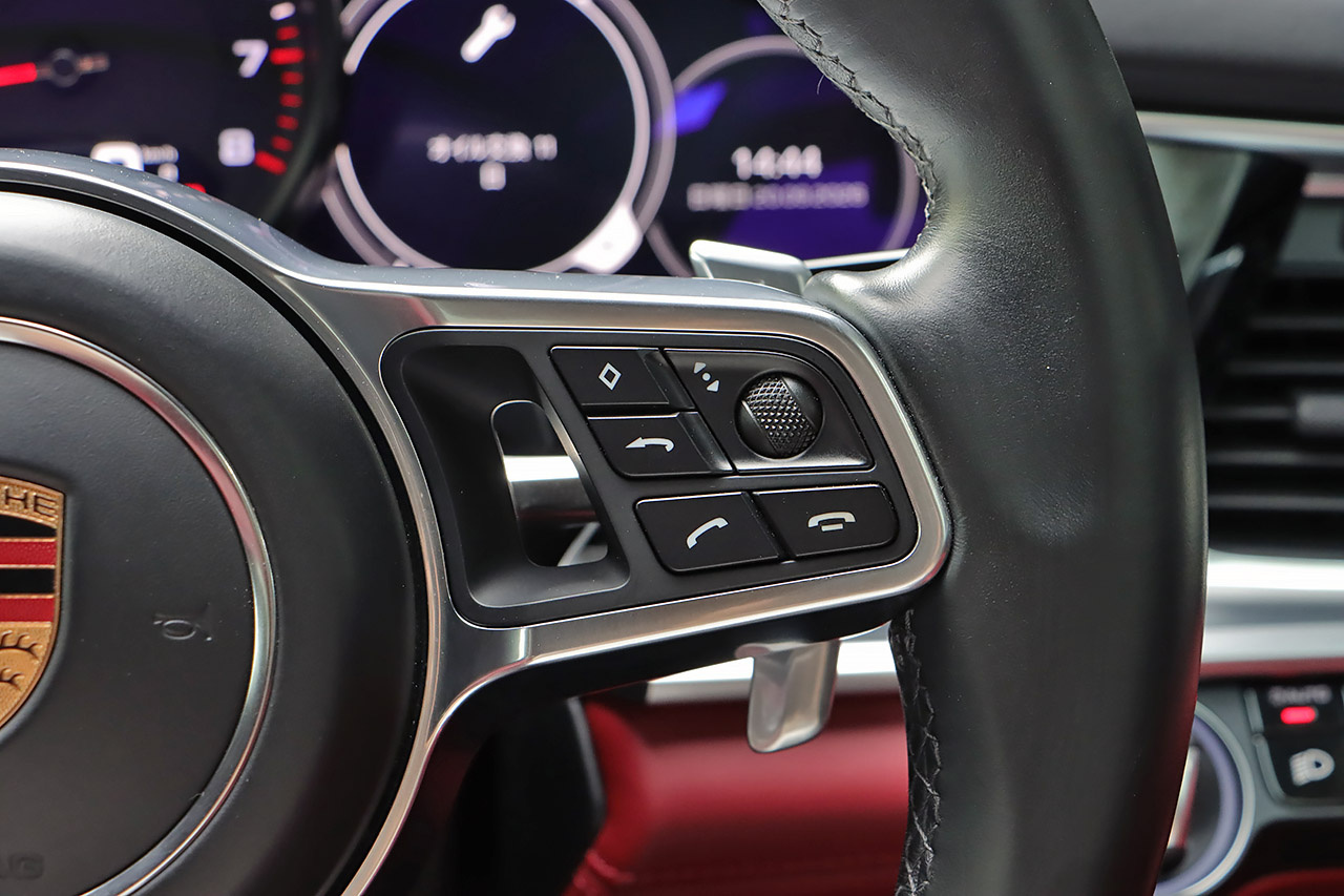 2018 Porsche PANAMERA null