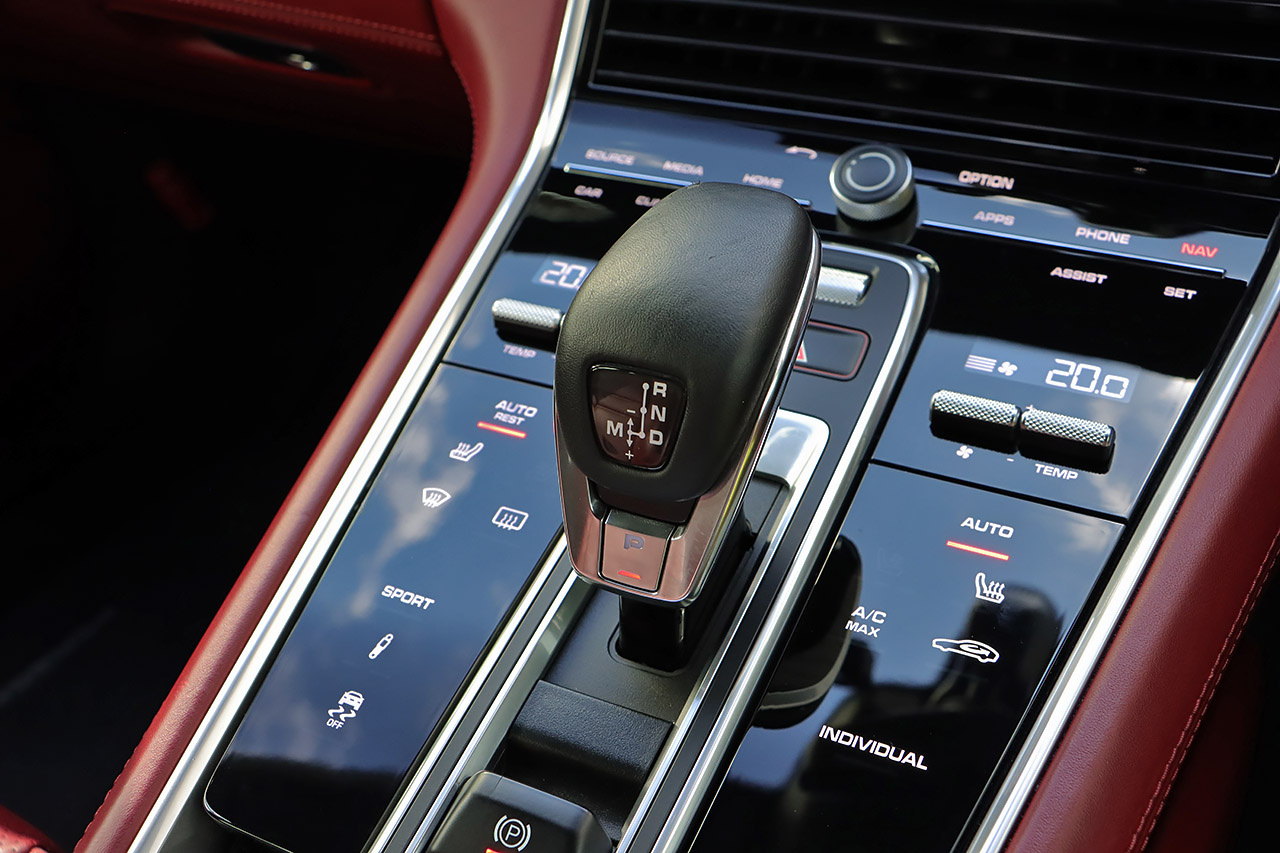 2018 Porsche PANAMERA null