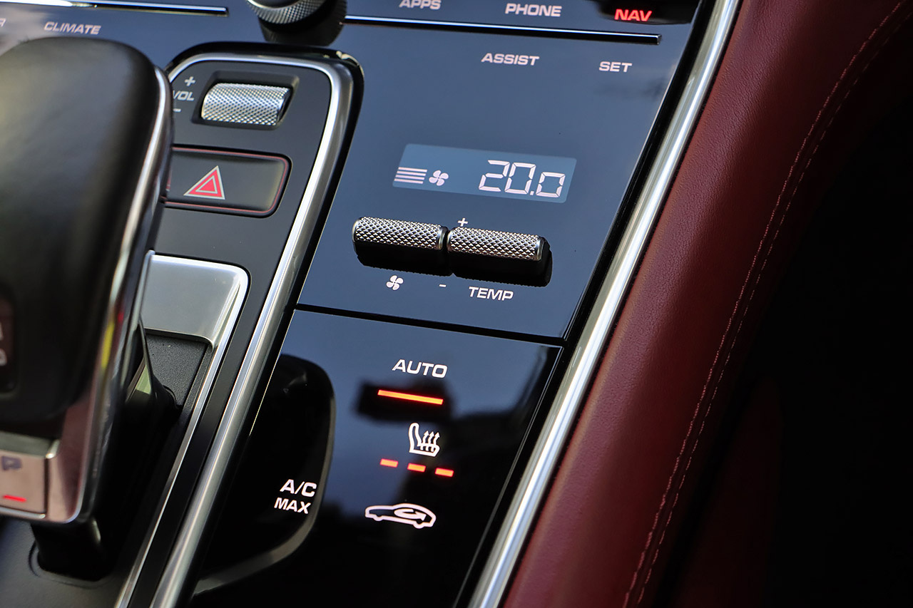 2018 Porsche PANAMERA null