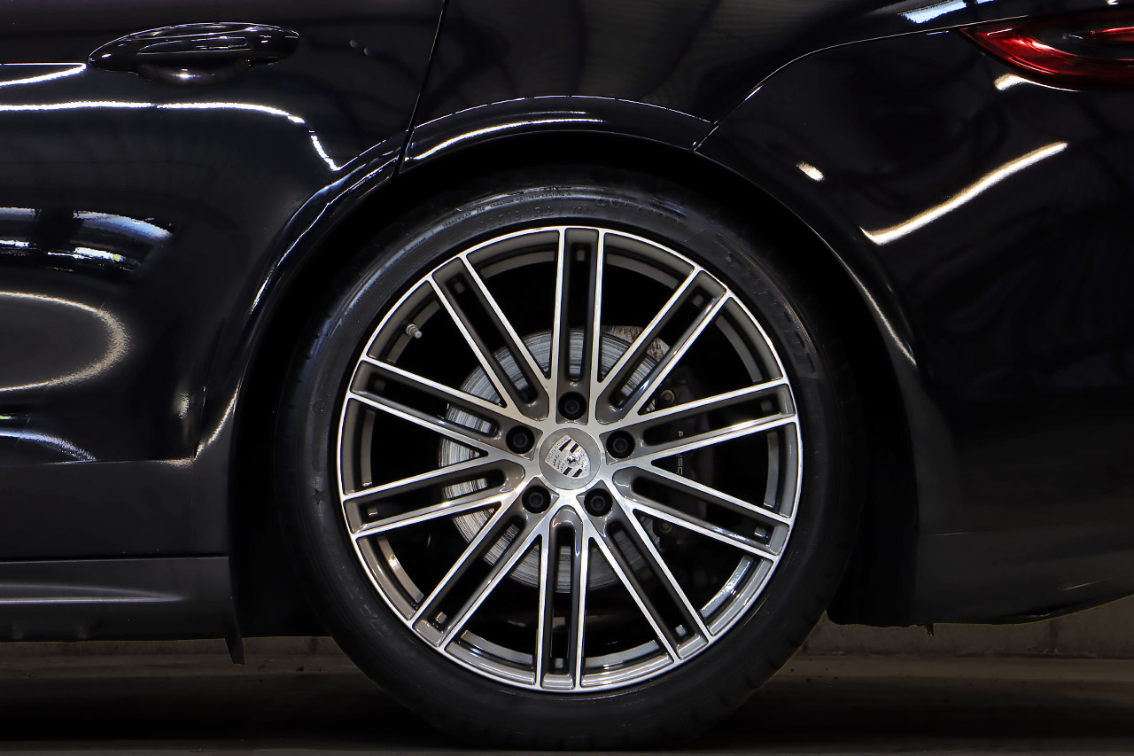 2018 Porsche PANAMERA null