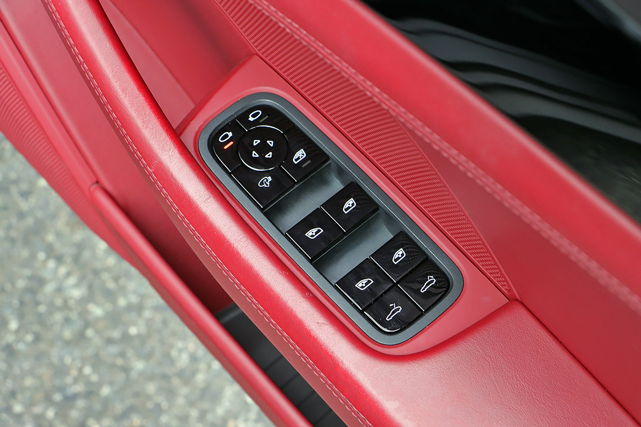 2018 Porsche PANAMERA null