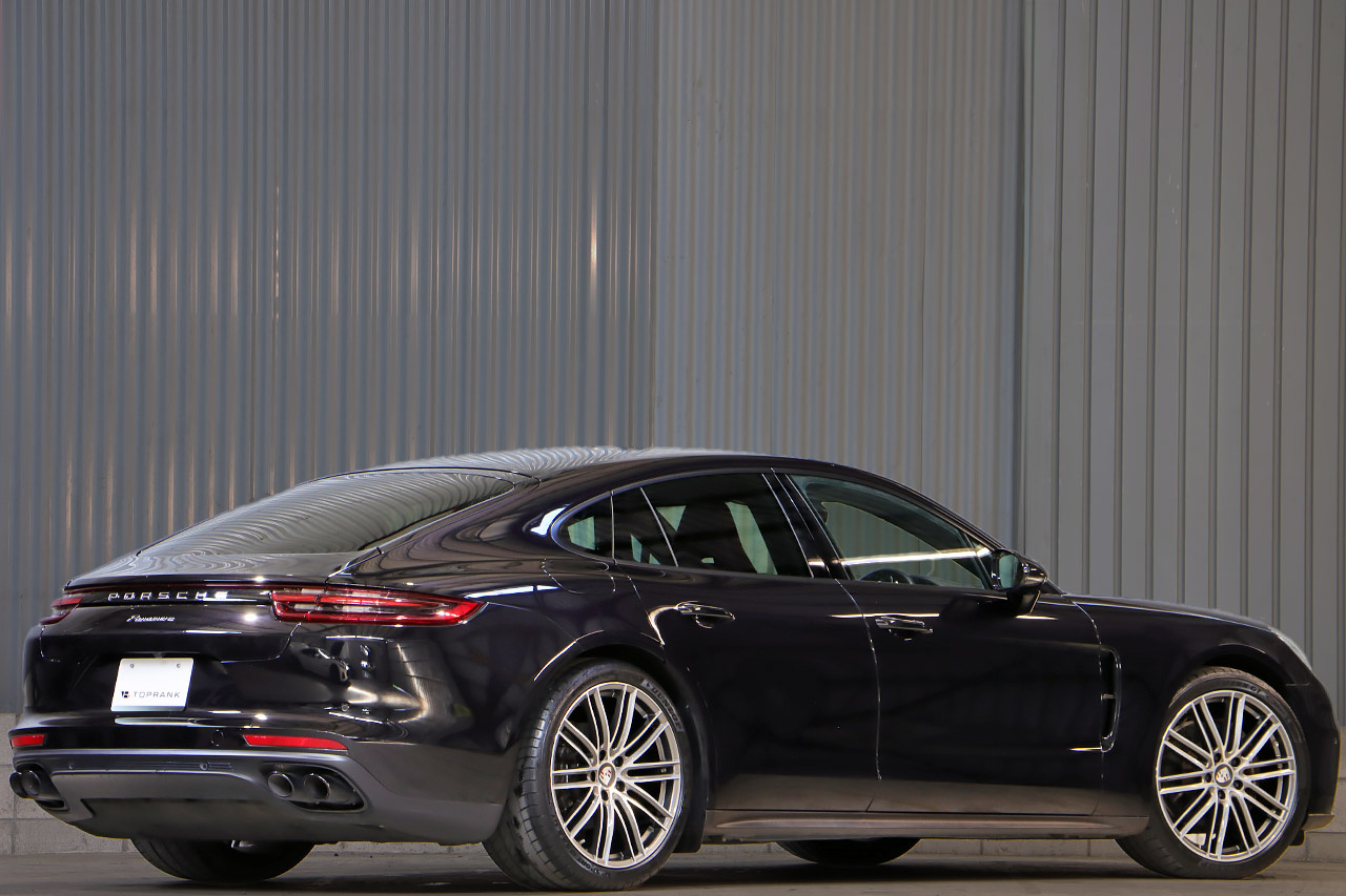 2018 Porsche PANAMERA null
