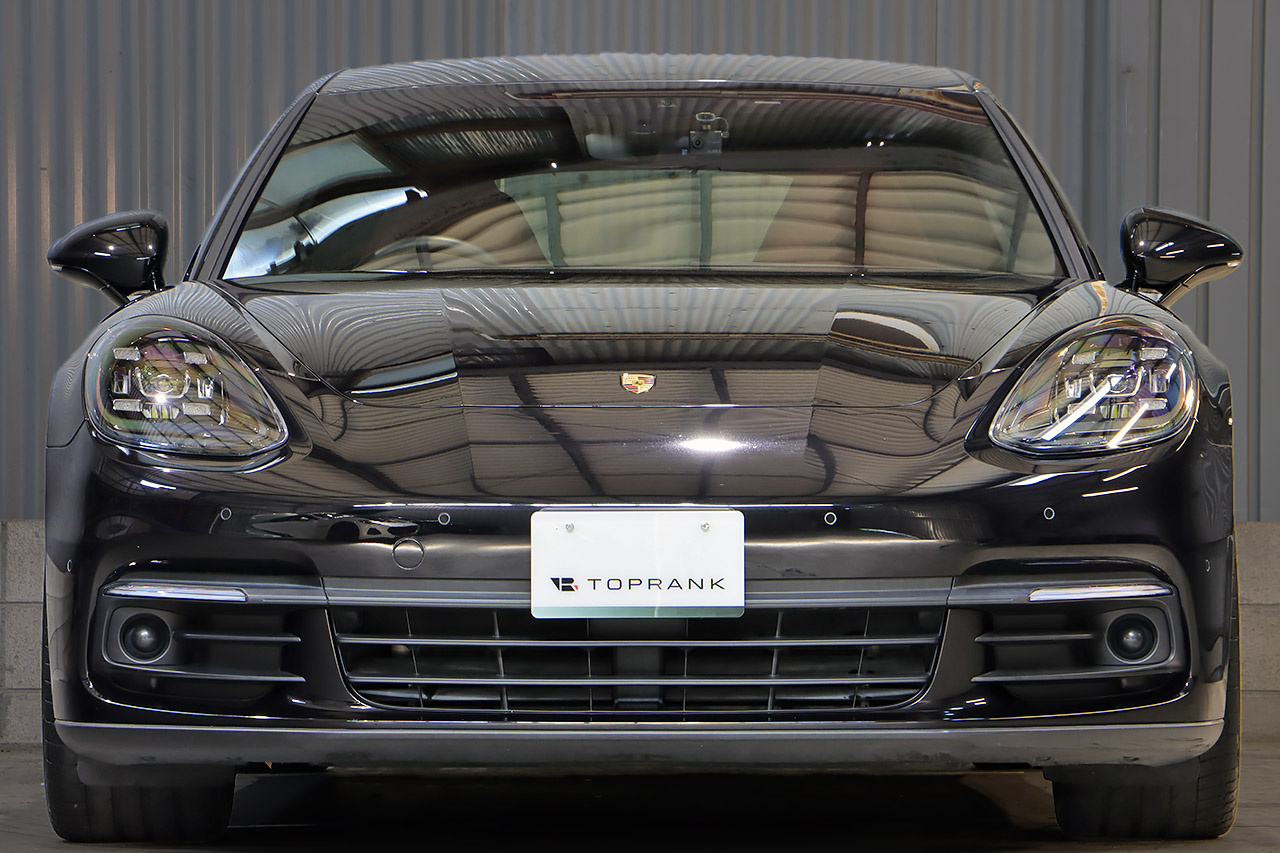 2018 Porsche PANAMERA null