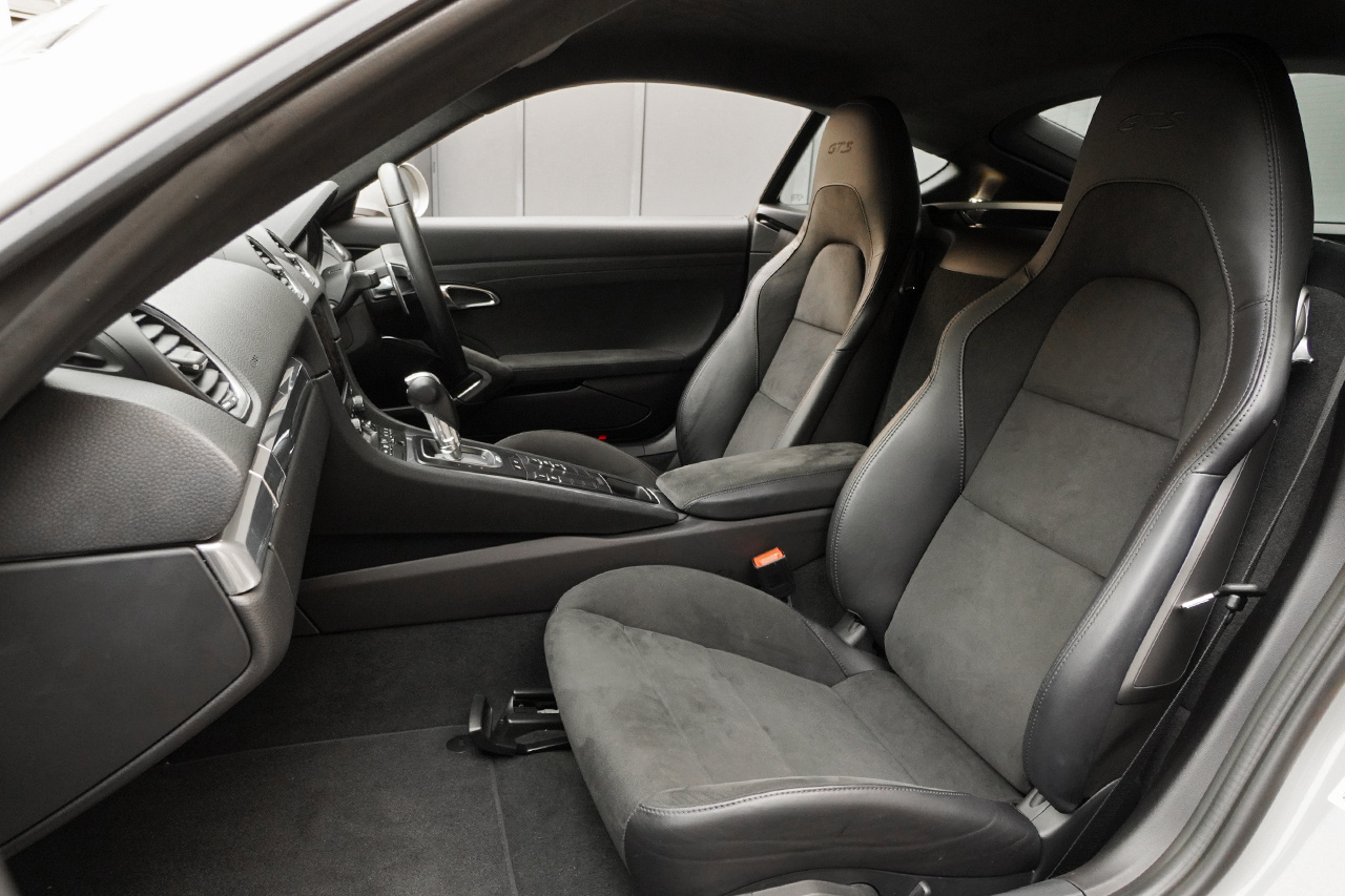 2023 Porsche 718 CAYMAN null
