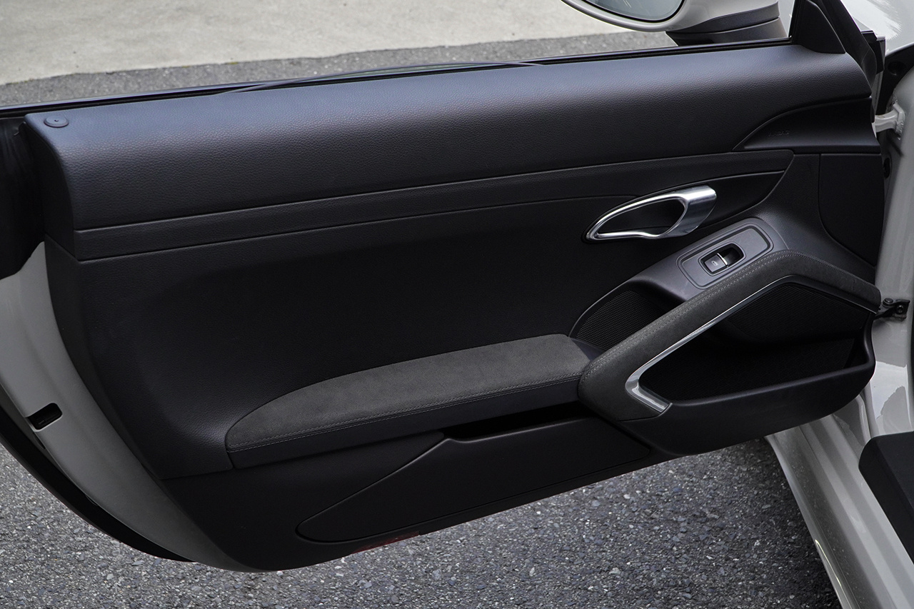 2023 Porsche 718 CAYMAN null