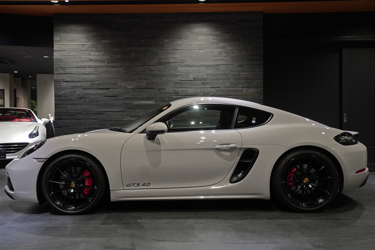 2023 Porsche 718 CAYMAN null