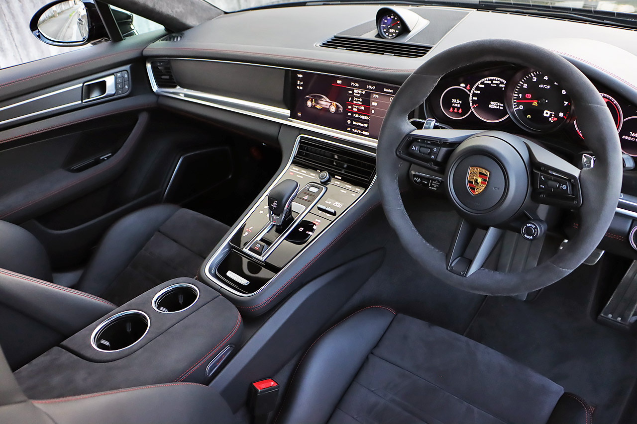 2023 Porsche PANAMERA null