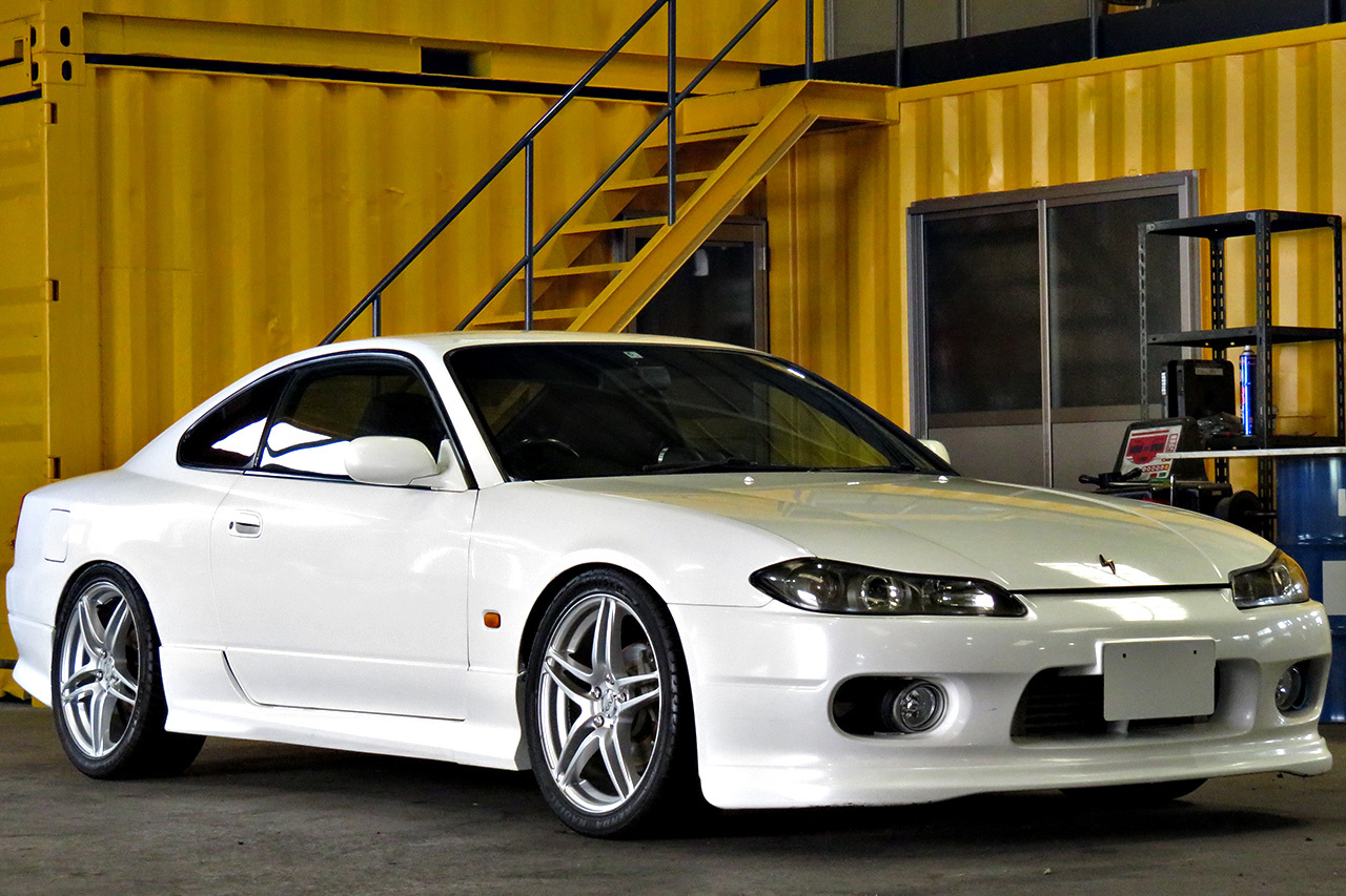 1999 Nissan SILVIA S15 Type R AVS 18in wheels Trust blow off valve After market inter cooler Aero Defi gauges