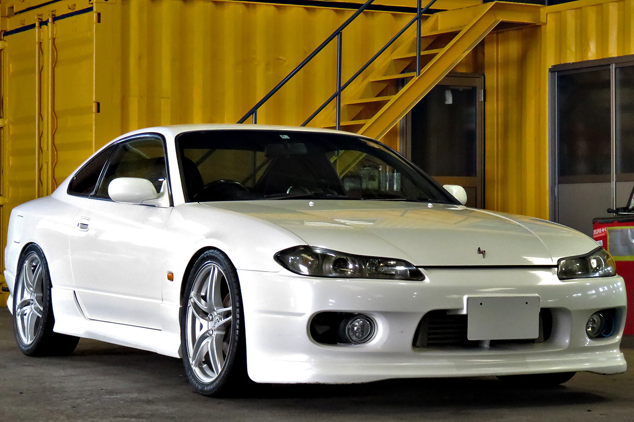 1999 Nissan SILVIA S15 Type R AVS 18in wheels Trust blow off valve After market inter cooler Aero Defi gauges