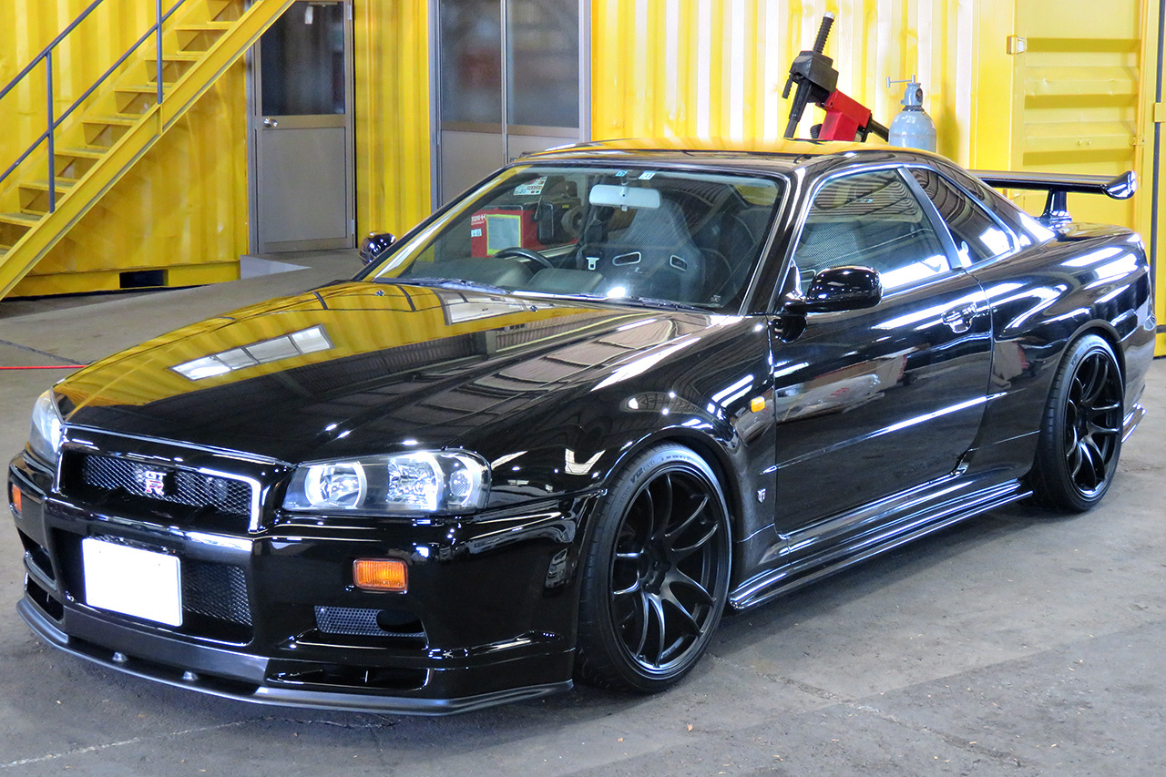 1999 Nissan SKYLINE GT-R R34 GT-R V-SPEC, R35 injectors, WORK Emotion 19in AW, Nismo water pump, Nismo fuel pump, Nismo meter