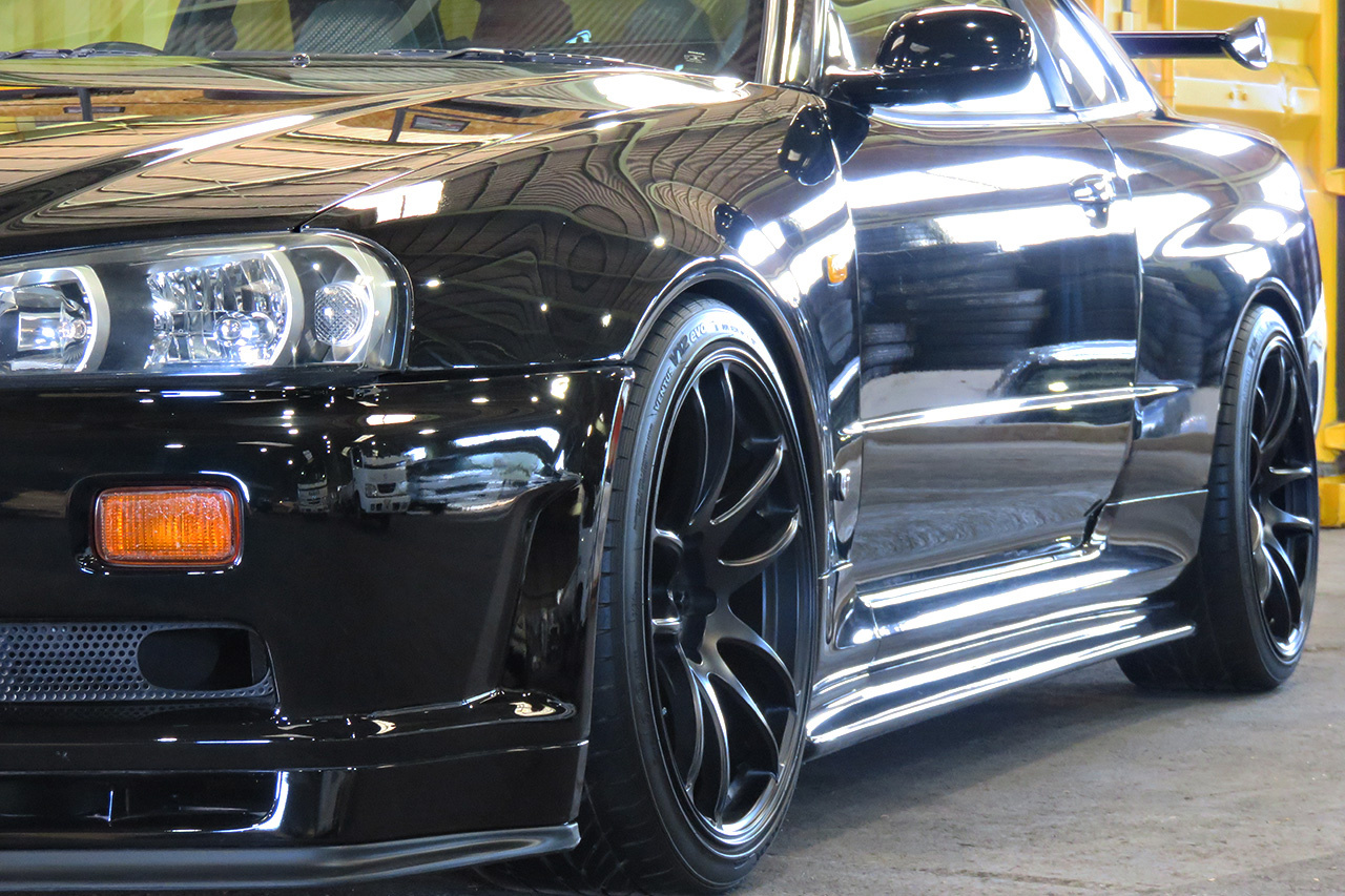 1999 Nissan SKYLINE GT-R R34 GT-R V-SPEC, R35 injectors, WORK Emotion 19in AW, Nismo water pump, Nismo fuel pump, Nismo meter
