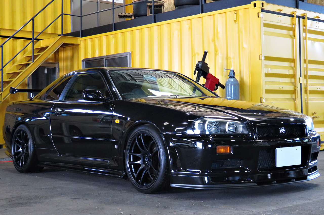 1999 Nissan SKYLINE GT-R R34 GT-R V-SPEC, R35 injectors, WORK Emotion 19in AW, Nismo water pump, Nismo fuel pump, Nismo meter