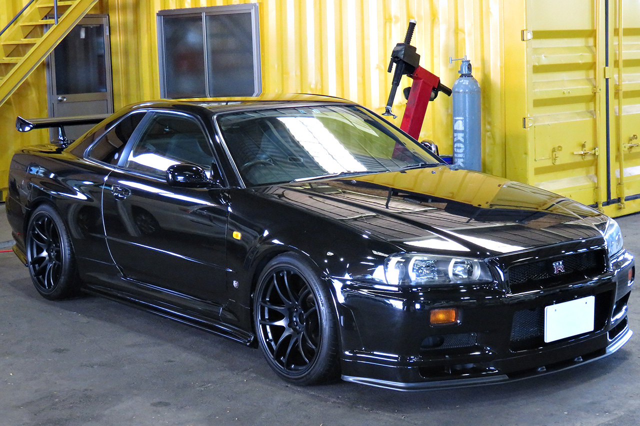 1999 Nissan SKYLINE GT-R R34 GT-R V-SPEC, R35 injectors, WORK Emotion 19in AW, Nismo water pump, Nismo fuel pump, Nismo meter