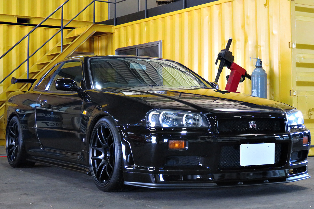 1999 Nissan SKYLINE GT-R R34 GT-R V-SPEC, R35 injectors, WORK Emotion 19in AW, Nismo water pump, Nismo fuel pump, Nismo meter