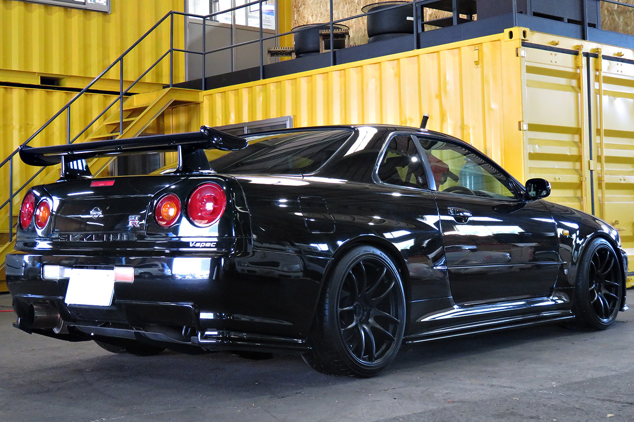 1999 Nissan SKYLINE GT-R R34 GT-R V-SPEC, R35 injectors, WORK Emotion 19in AW, Nismo water pump, Nismo fuel pump, Nismo meter