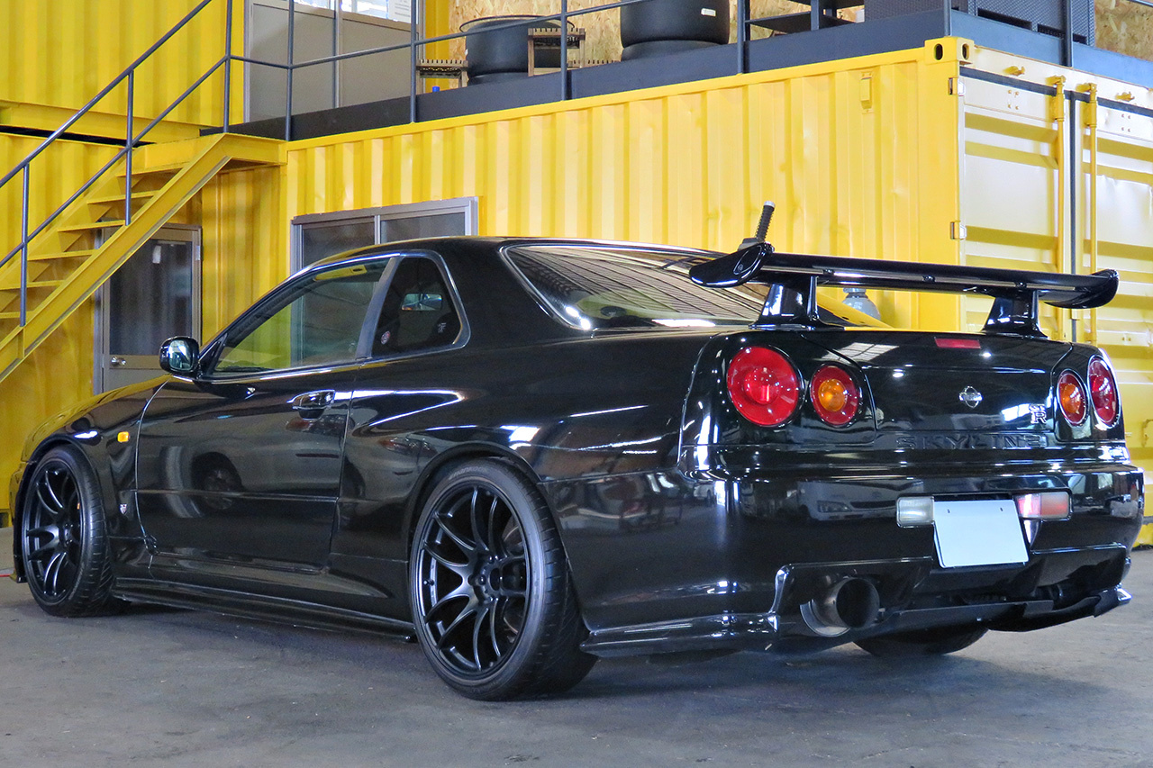 1999 Nissan SKYLINE GT-R R34 GT-R V-SPEC, R35 injectors, WORK Emotion 19in AW, Nismo water pump, Nismo fuel pump, Nismo meter