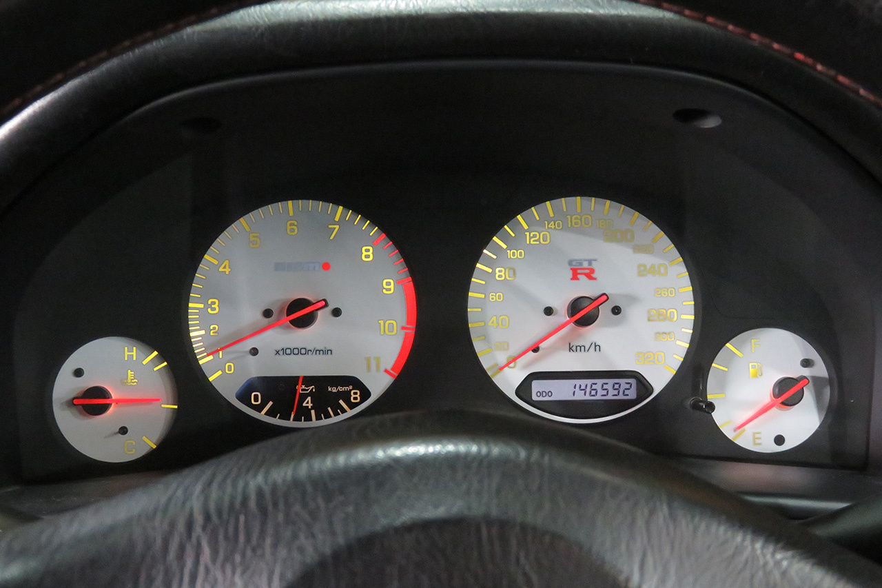 1999 Nissan SKYLINE GT-R R34 GT-R V-SPEC, R35 injectors, WORK Emotion 19in AW, Nismo water pump, Nismo fuel pump, Nismo meter