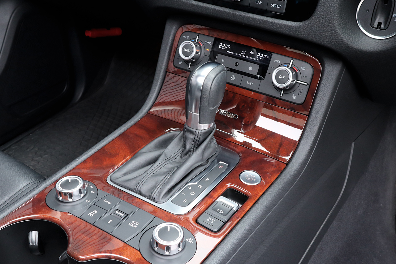 2012 Volkswagen TOUAREG HYBRID 4W