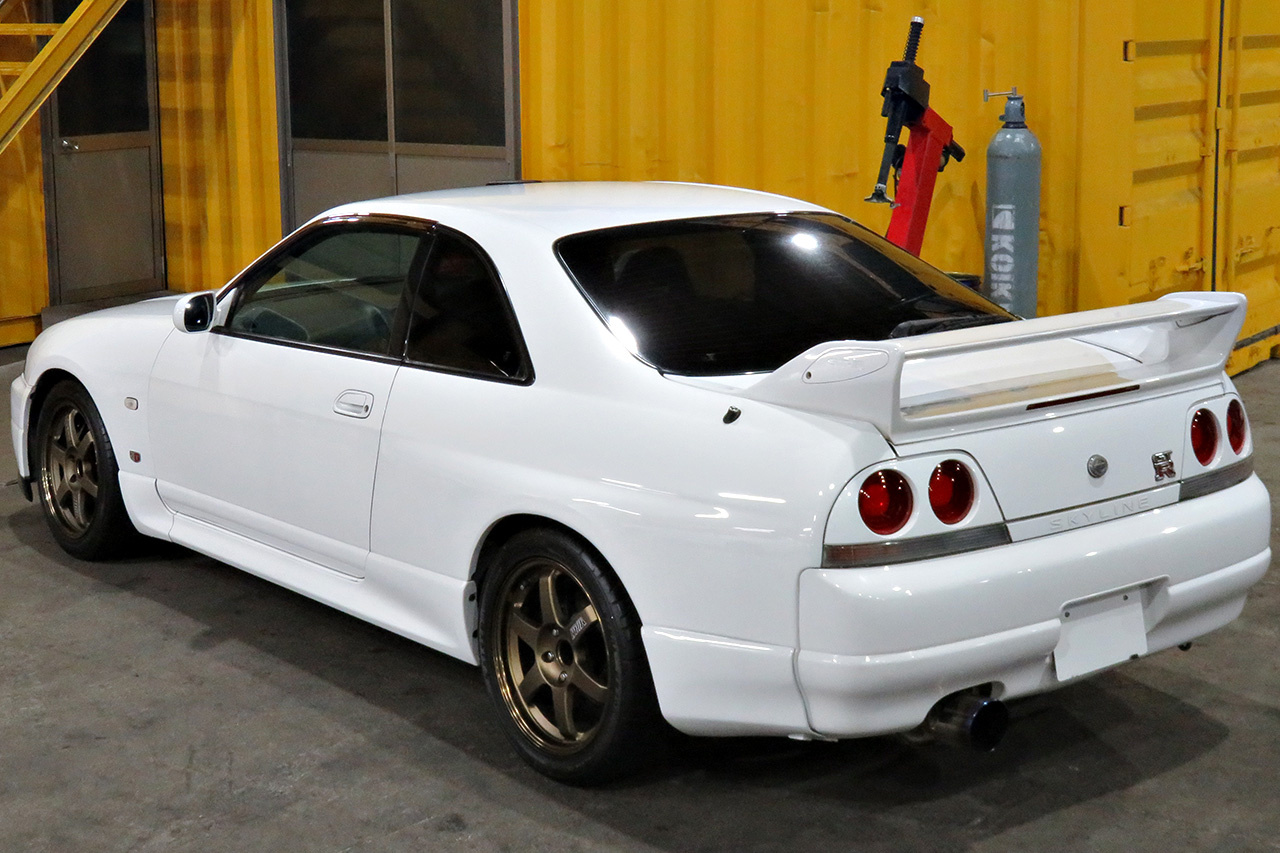 1995 Nissan SKYLINE GT-R R33 GT-R Rays Volk TE37, Nismo Intake Collector Surge Tank, HKS F-CON V Pro, SARD Fuel Delivery Pipe