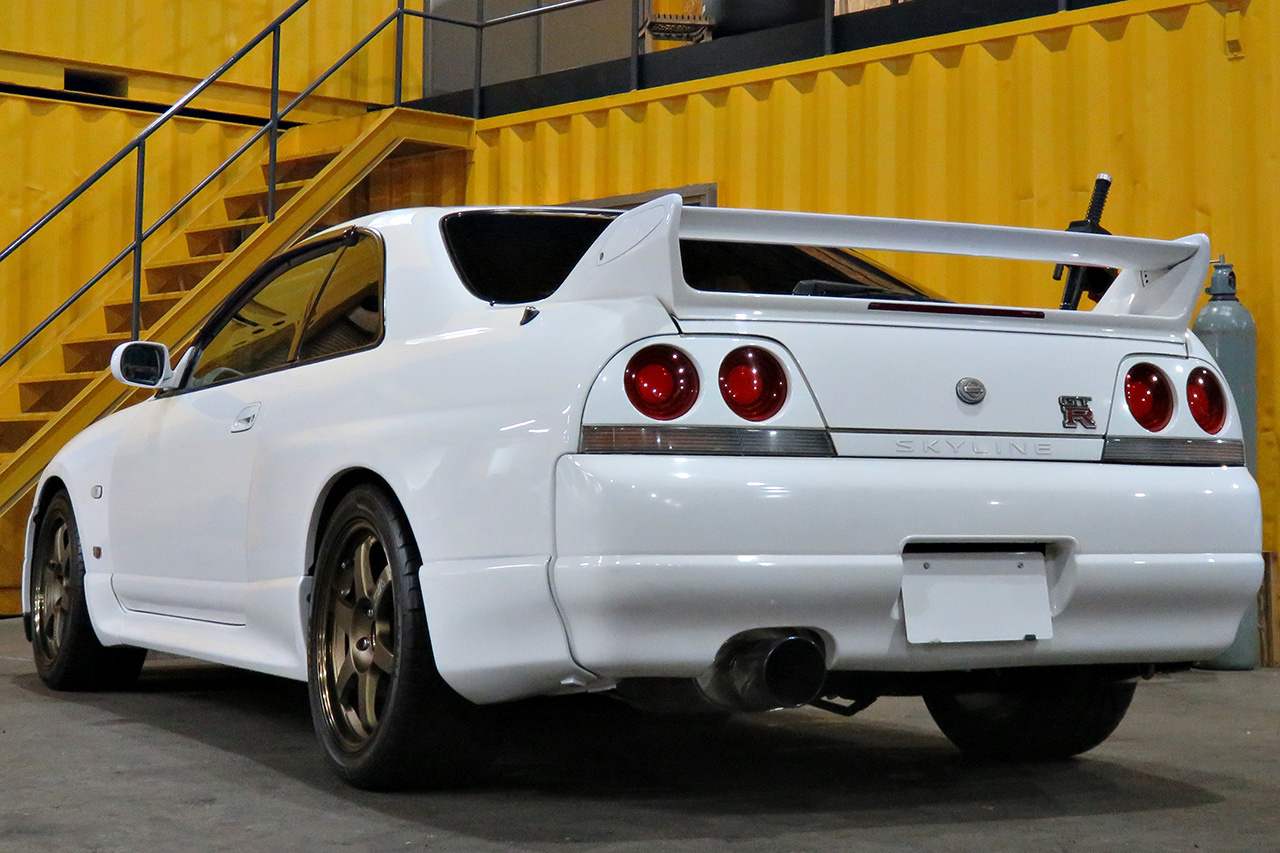 1995 Nissan SKYLINE GT-R R33 GT-R Rays Volk TE37, Nismo Intake Collector Surge Tank, HKS F-CON V Pro, SARD Fuel Delivery Pipe