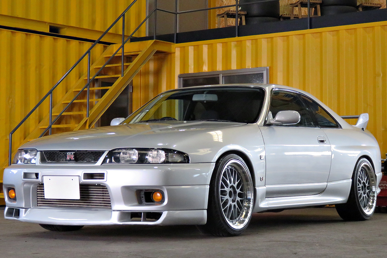 1995 Nissan SKYLINE GT-R R33 GT-R Series 1 Quantum Racing Adjustable Coilovers, Apexi Muffler, Trust Intercooler, Sard Rad.