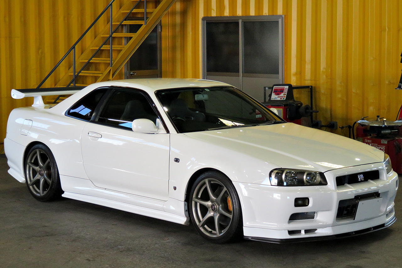 1999 Nissan SKYLINE GT-R R34 GT-R Nismo Side Skirts, Trust Air Clean, Ganador Muffler, Aragosta Adjustable Height Coilovers 