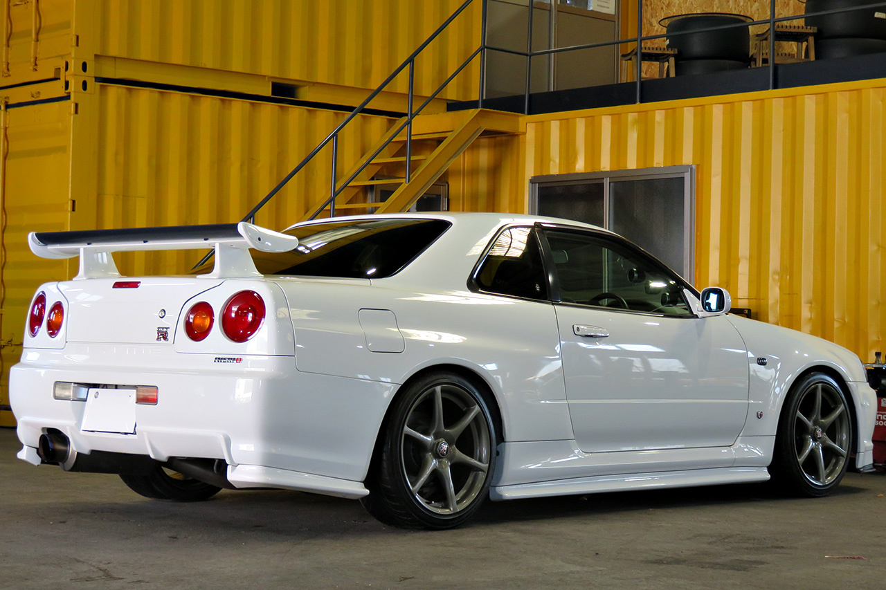 1999 Nissan SKYLINE GT-R R34 GT-R Nismo Side Skirts, Trust Air Clean, Ganador Muffler, Aragosta Adjustable Height Coilovers 