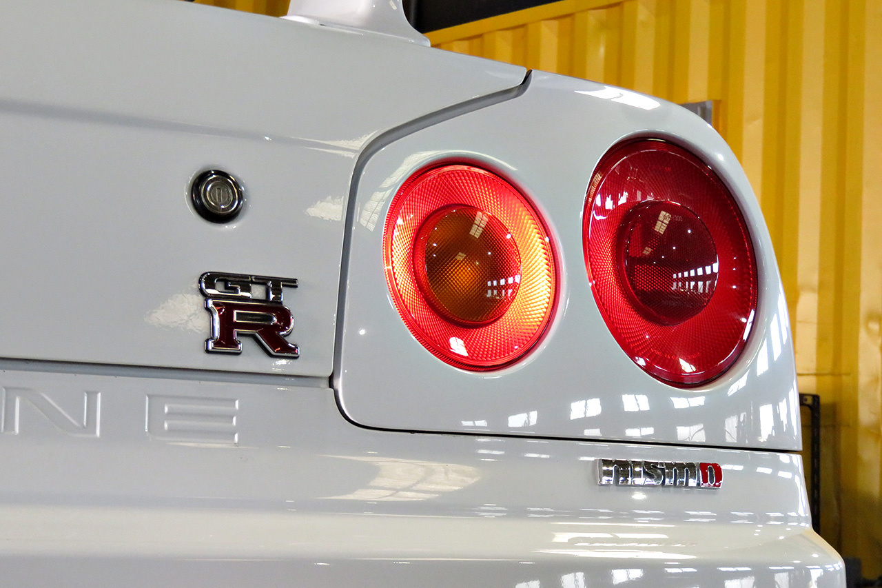 1999 Nissan SKYLINE GT-R R34 GT-R Nismo Side Skirts, Trust Air Clean, Ganador Muffler, Aragosta Adjustable Height Coilovers 