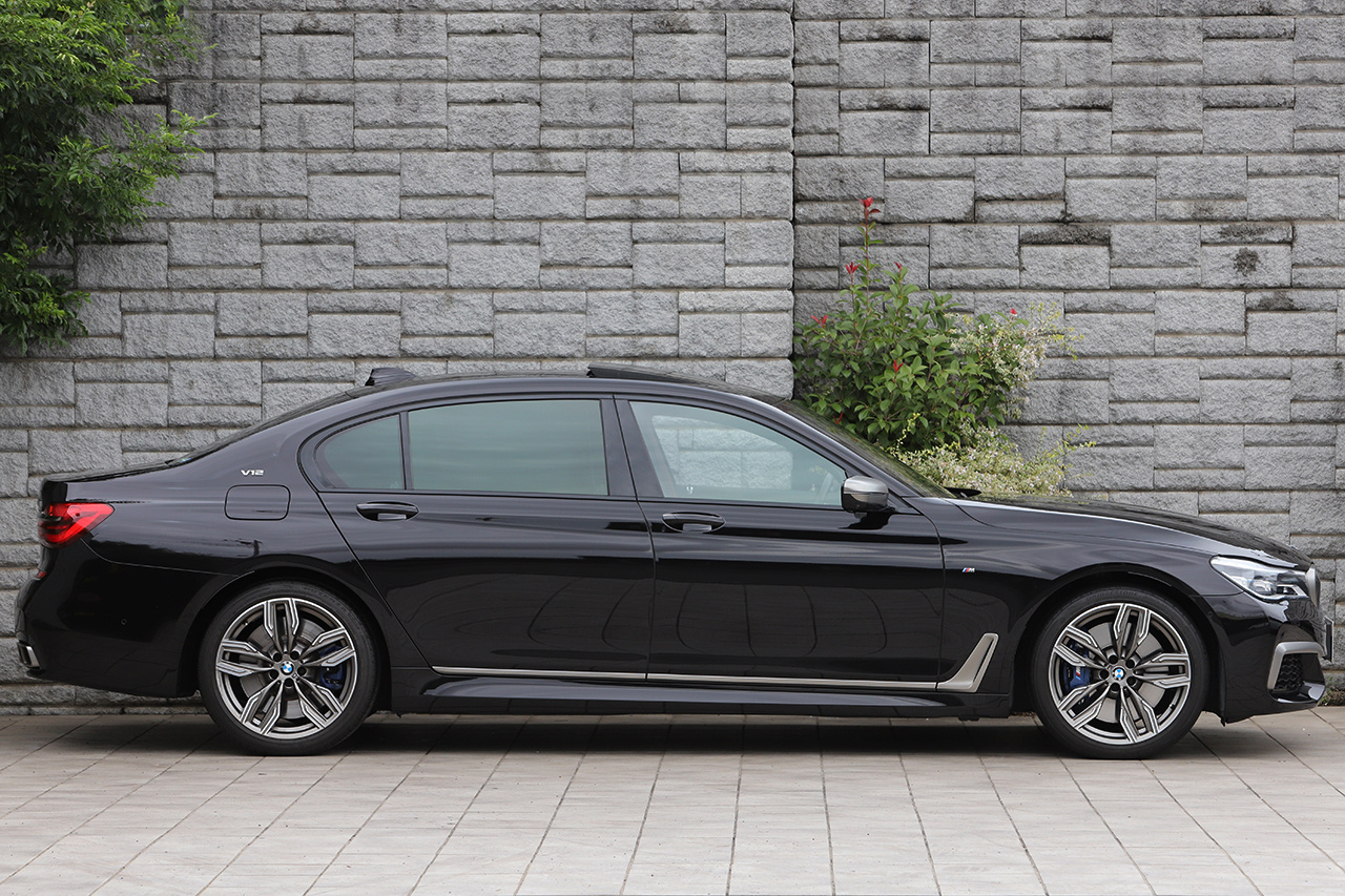 405-131 BMW特注 1/43 BMW 7 Series ブラック 405-131 BMW特注 1/43 BMW 7 Series ブラック
