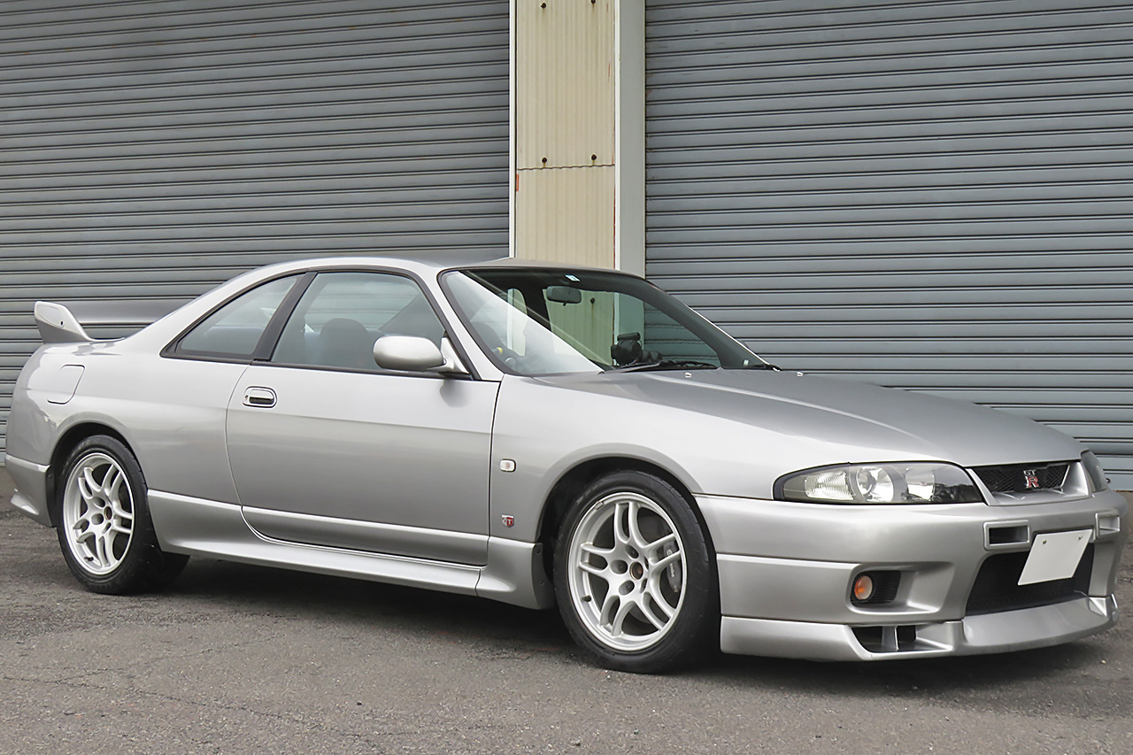 1998 Nissan SKYLINE GT-R BCNR33 R33 GT-R SERIES 3, TRUST Exhaust, HKS Height Adjustable Coilovers, NISMO Shift Knob