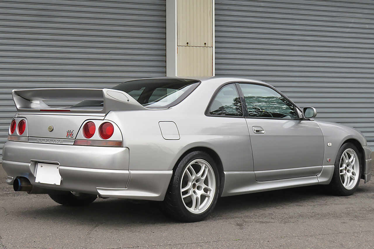 1998 Nissan SKYLINE GT-R BCNR33 R33 GT-R SERIES 3, TRUST Exhaust, HKS Height Adjustable Coilovers, NISMO Shift Knob