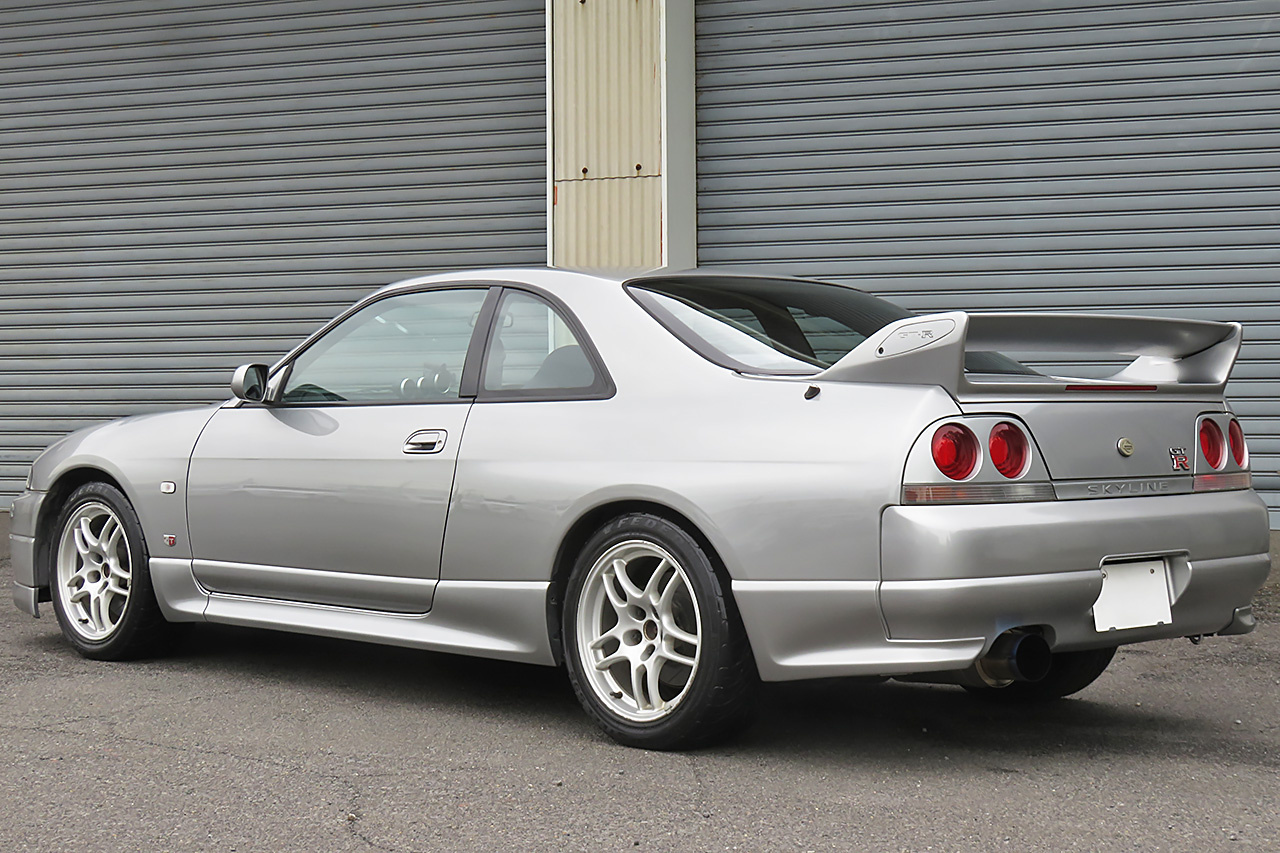 1998 Nissan SKYLINE GT-R BCNR33 R33 GT-R SERIES 3, TRUST Exhaust, HKS Height Adjustable Coilovers, NISMO Shift Knob