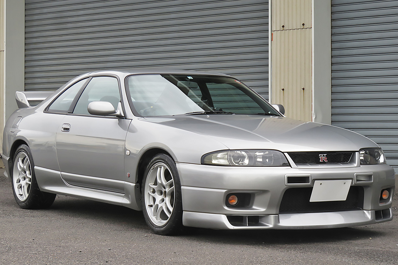 1998 Nissan SKYLINE GT-R BCNR33 R33 GT-R SERIES 3, TRUST Exhaust, HKS Height Adjustable Coilovers, NISMO Shift Knob