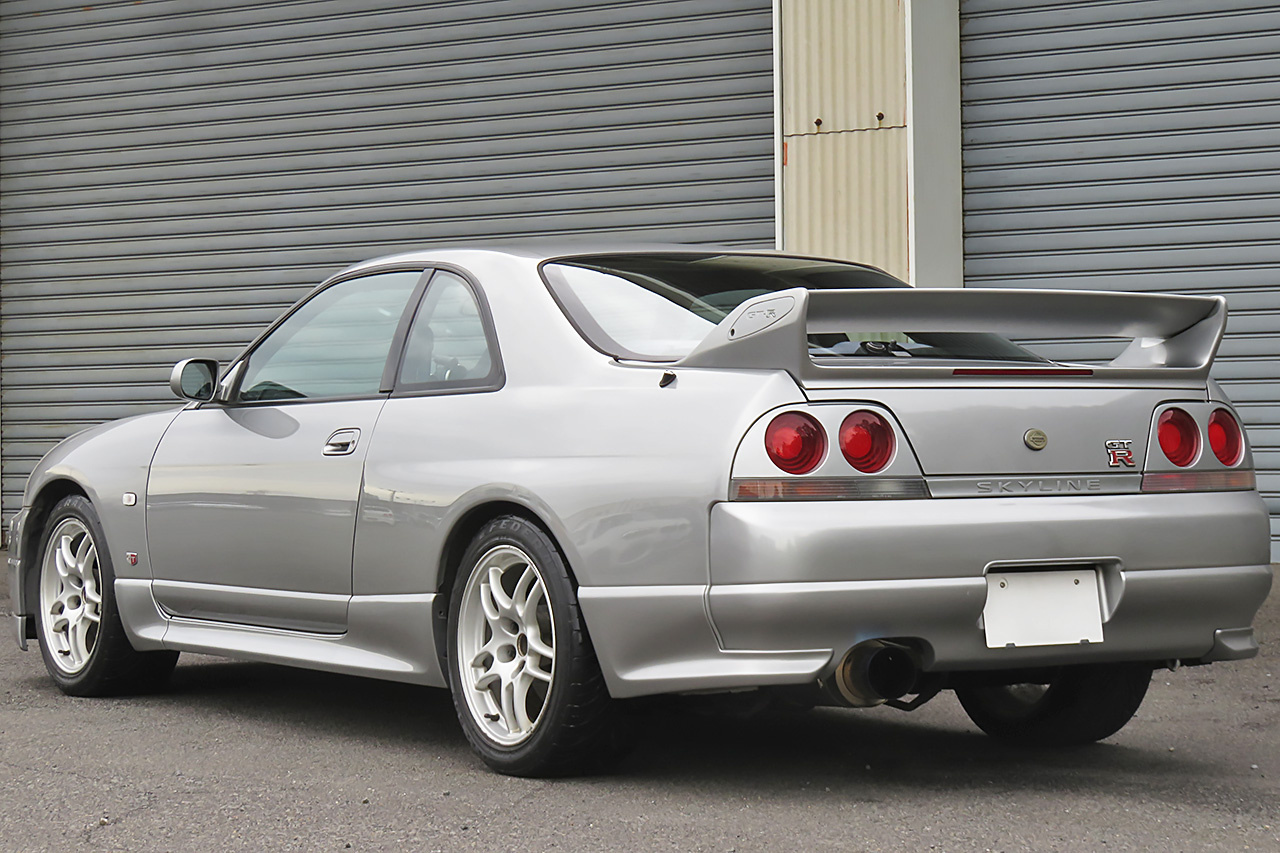 1998 Nissan SKYLINE GT-R BCNR33 R33 GT-R SERIES 3, TRUST Exhaust, HKS Height Adjustable Coilovers, NISMO Shift Knob